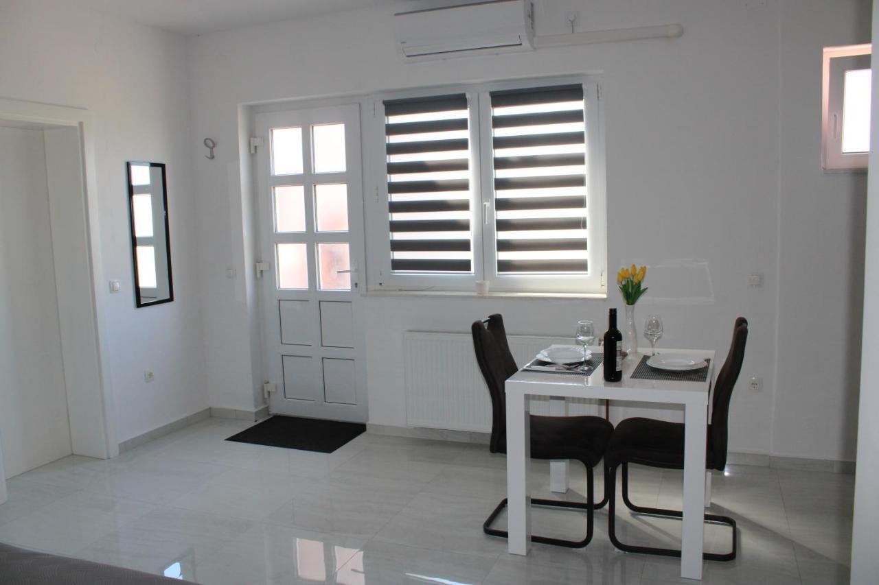 Apartmani Toni Дрниш Екстер'єр фото